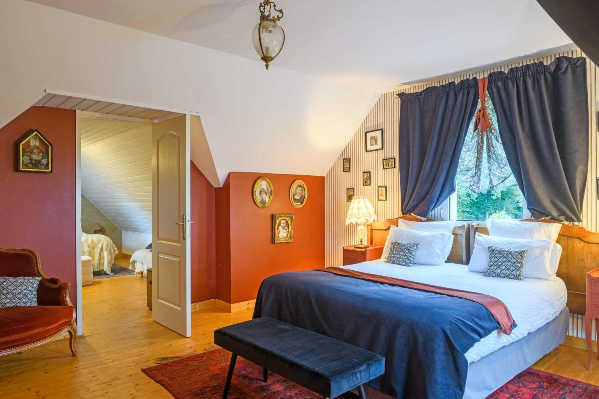 Les Pierres Bleues Bed and Breakfast Saint-Coulitz Exteriör bild