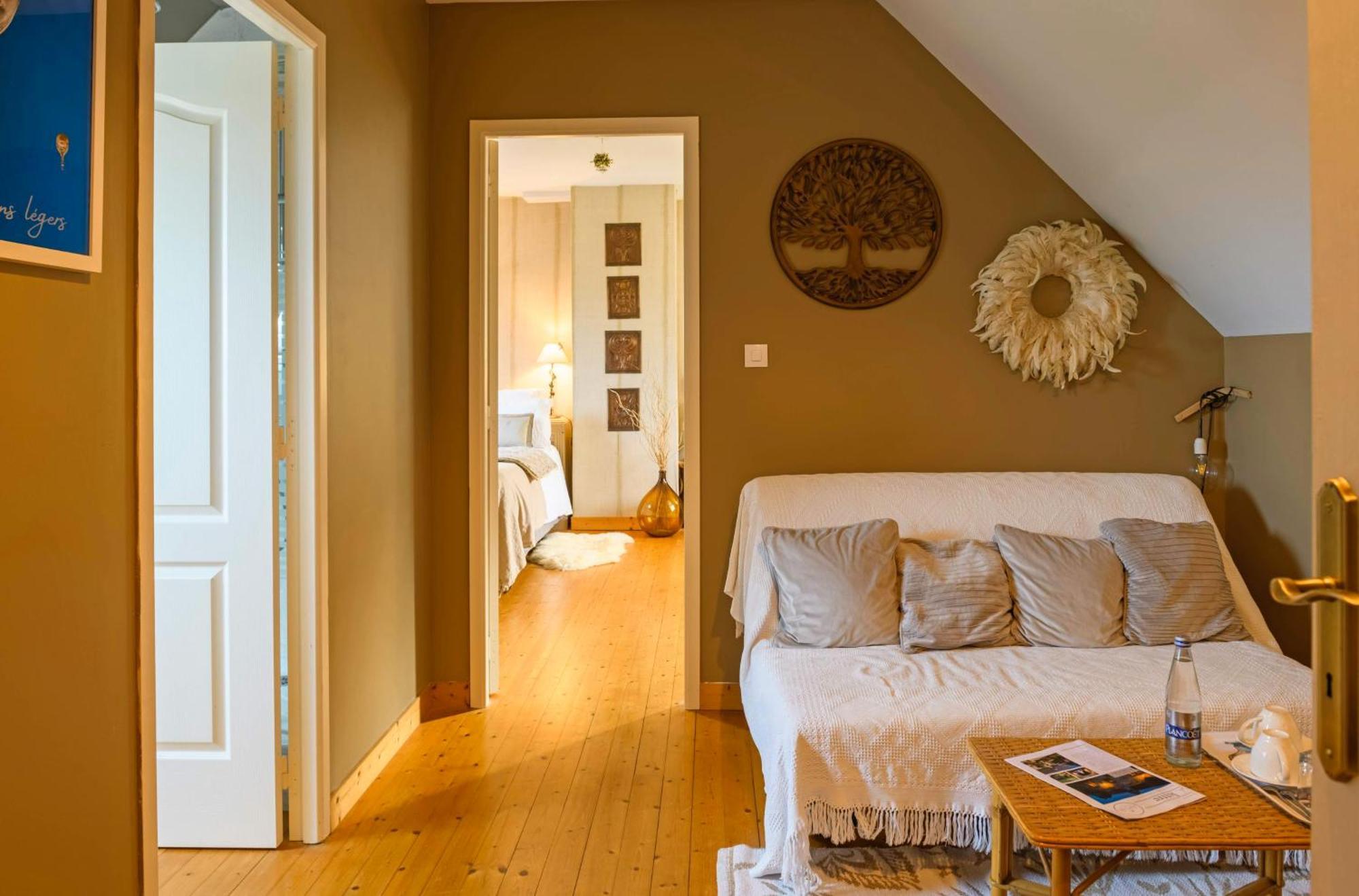 Les Pierres Bleues Bed and Breakfast Saint-Coulitz Exteriör bild